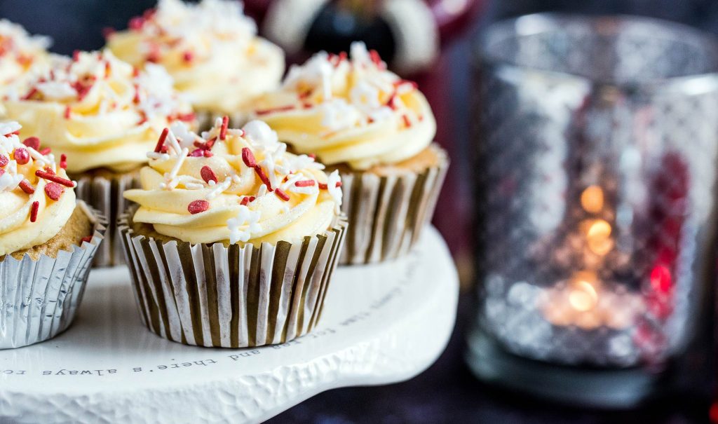 xmas pudding muffins with irish cream frosting